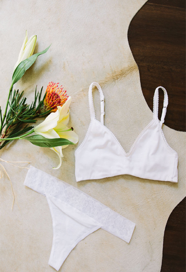 "White" Extra Comfort Bra Thong Set